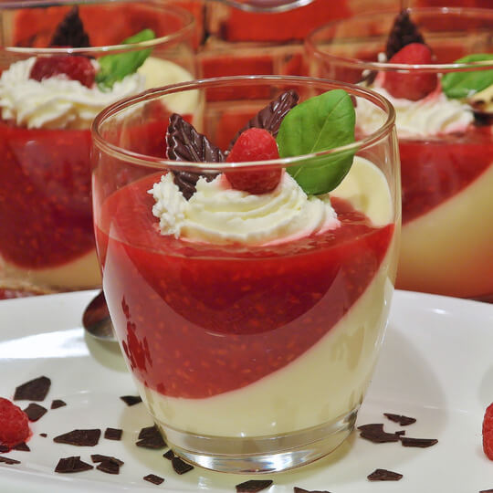 Egyszerű puding kreatívan tálalva - könnyű recept